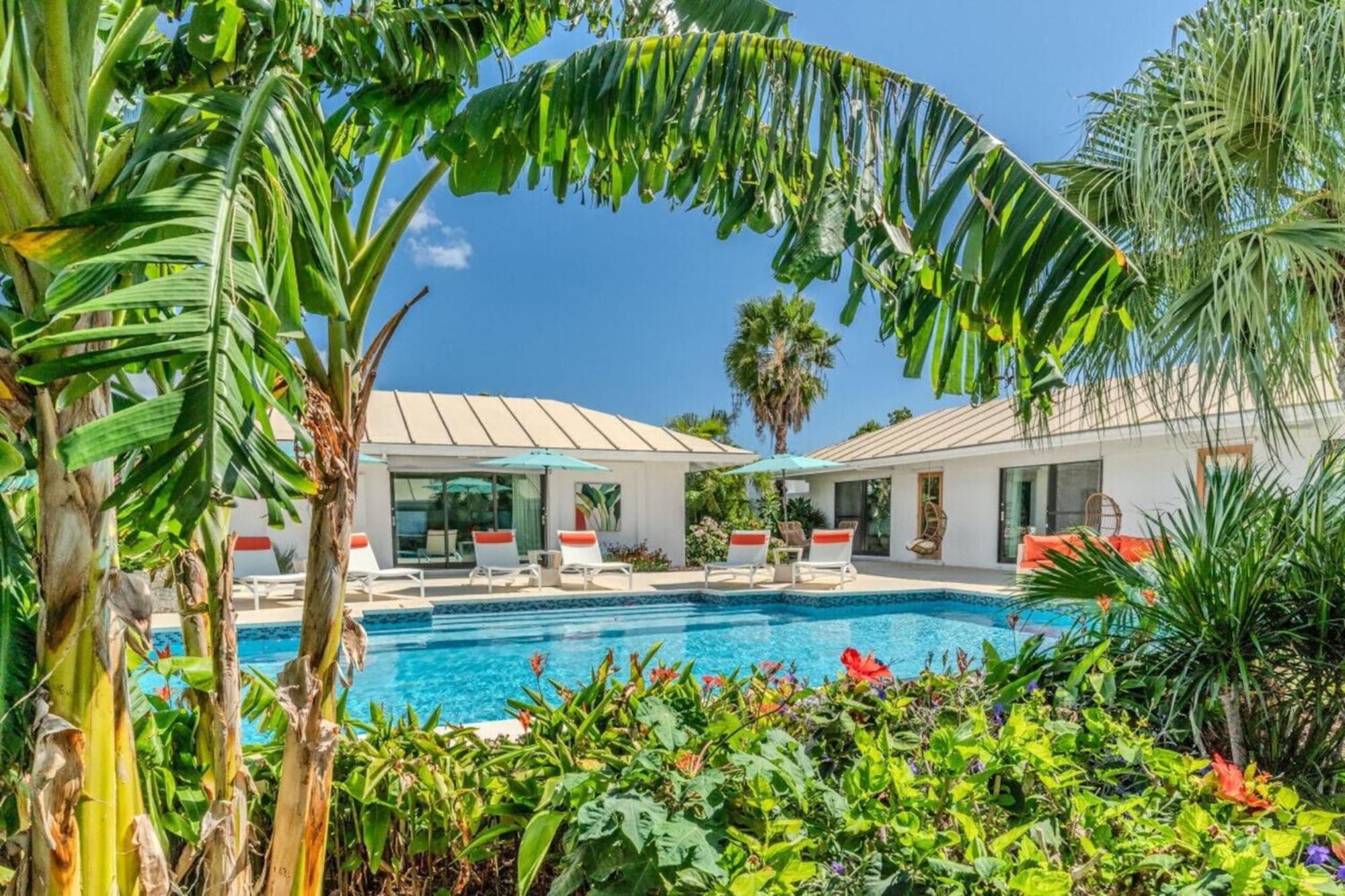 Royal Villa With A Huge Swimming Pool Cowell Battery 外观 照片