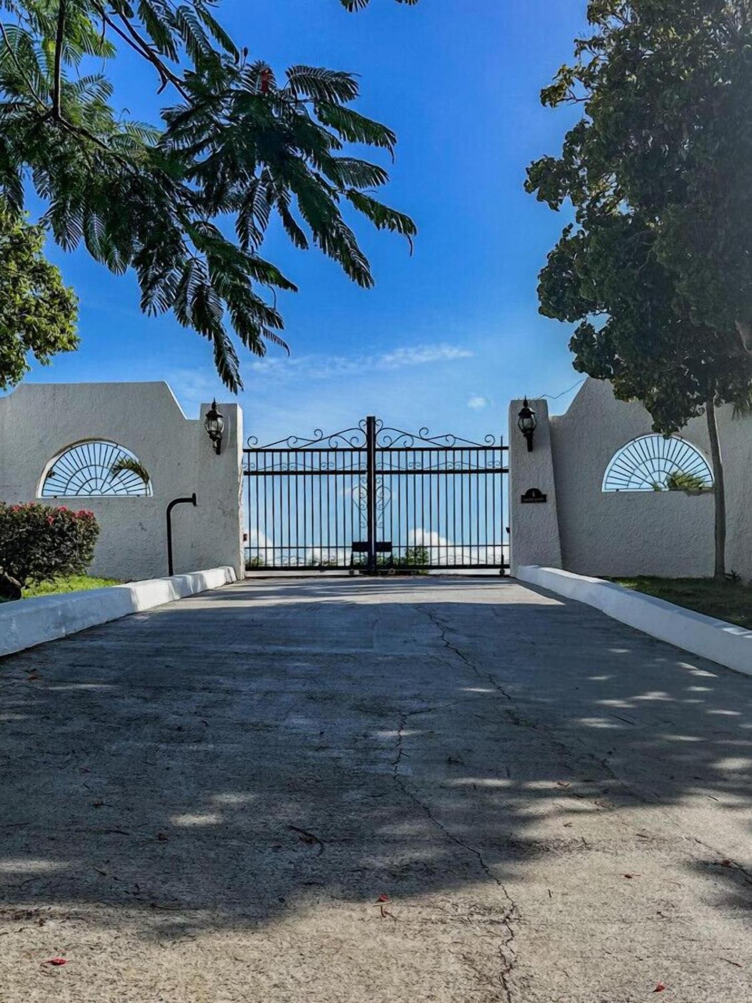 Royal Villa With A Huge Swimming Pool Cowell Battery 外观 照片